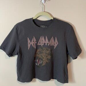 Abercrombie & Fitch Def Leppard Graphic Cropped Relaxed Tee | Band Tee